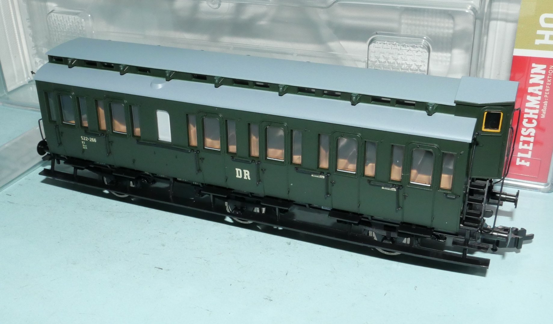 Fleischmann H0 5070 02  K DR Abteilwagen B3  Ep.III