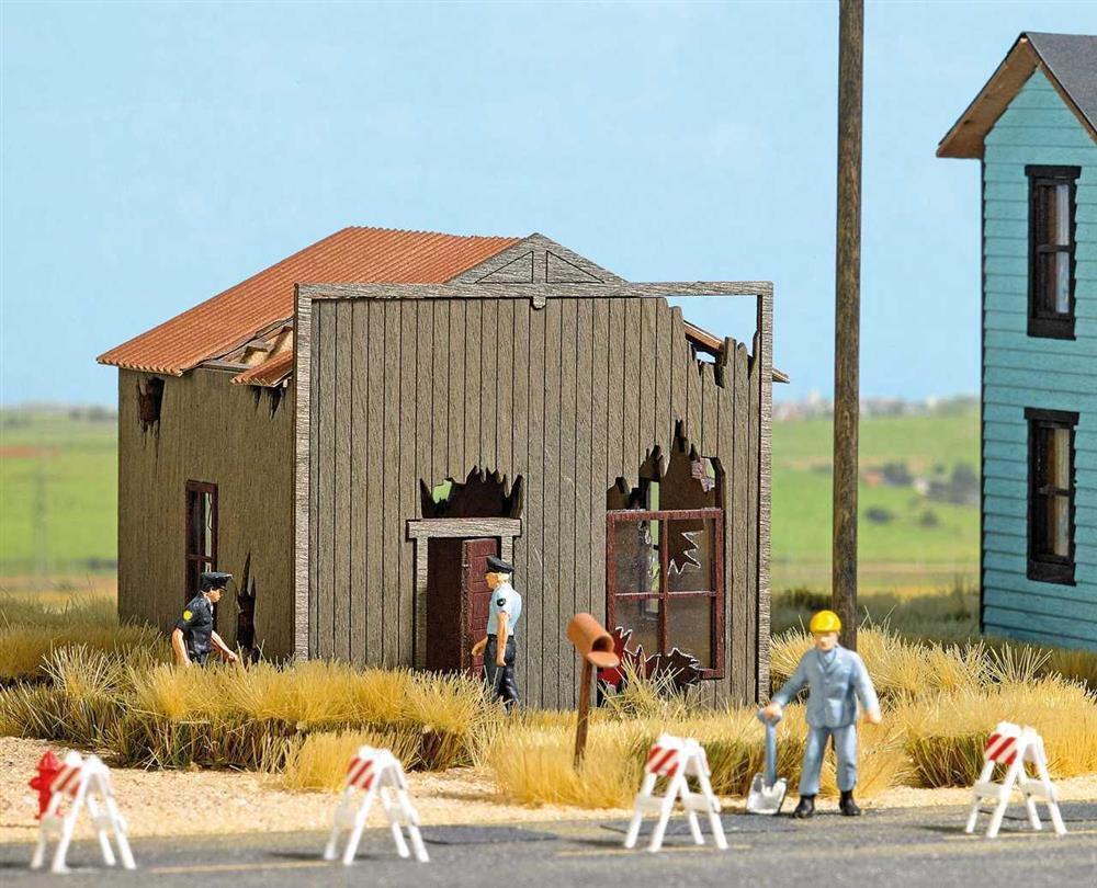 Busch H0 9718 Verfallenes Haus  SA