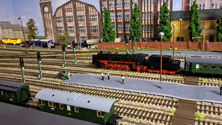 Video zur 19.0 - Fa. Trix mit Zimo MS440D ansehen